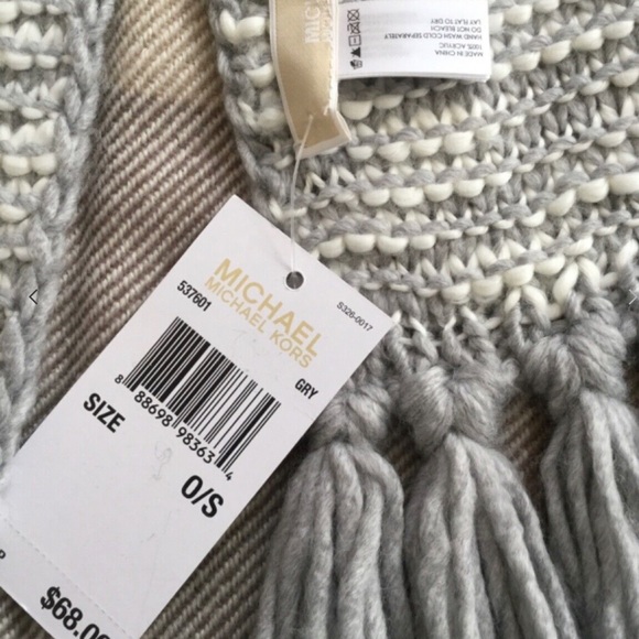 *******SOLD*****Michael Kors scarves - Picture 5 of 5